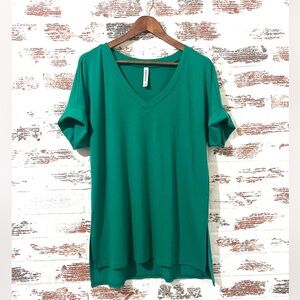 Zenana Tunic Blouse High Low V Neck Kelly Green Slit Sides Rolled Sleeve Sz S